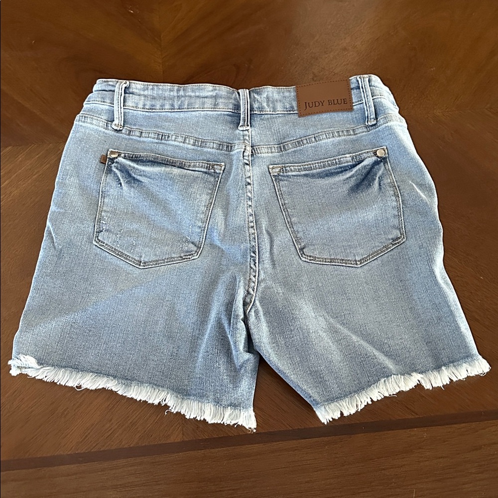 NWT Judy Blue in your dreams Tummy Control Light Blue Frayed Jean Shorts - Picture 5 of 5
